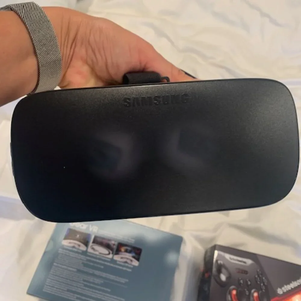 NEW SkullCandy, 2 GearVR Powered by Oculus and 1 Steelseries Stratus XL console